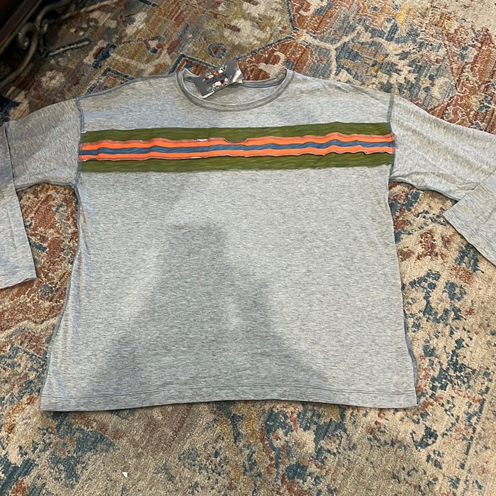 NWT Easel slouchy raw hem tee small